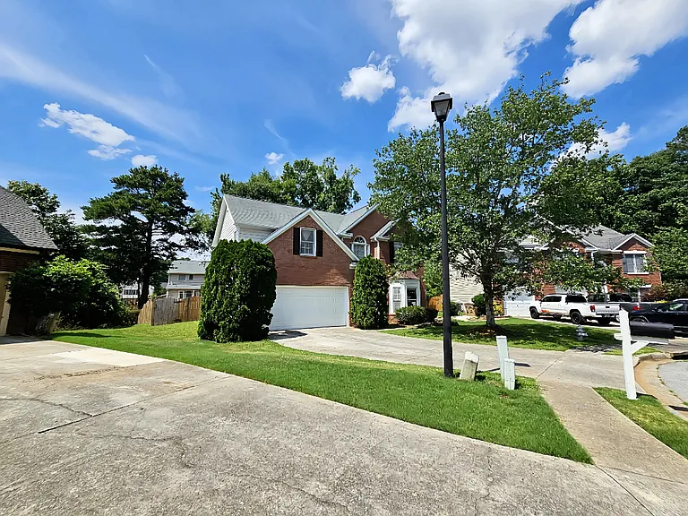 3485 Maple Terrace Dr — Photo 2