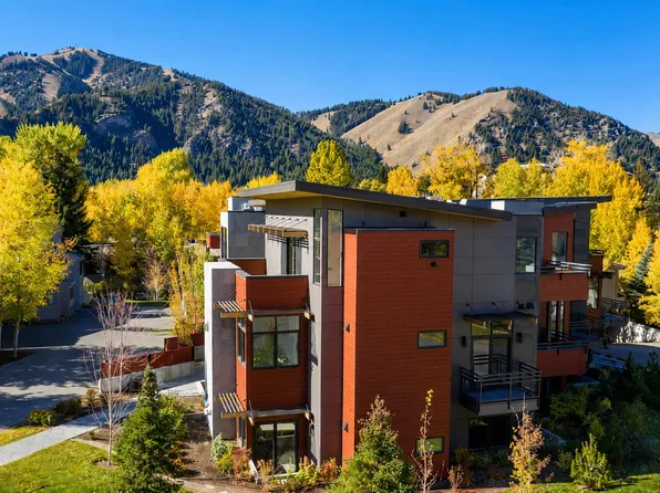 341 S Leadville Ave #302, Ketchum, ID 83340