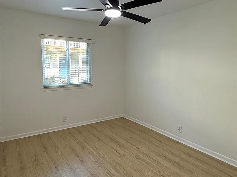 2401 Manor Rd #126 — Photo 9