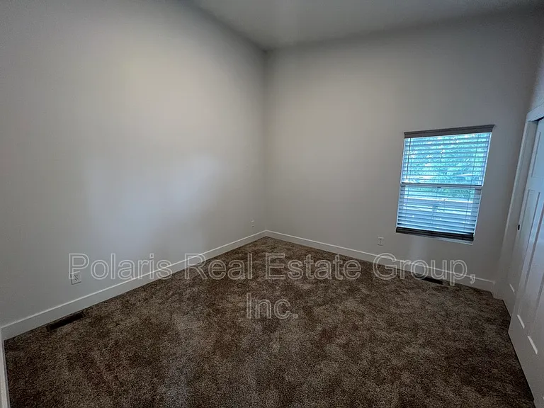 2201 Pleasant St — Photo 17