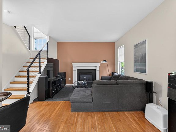 4th image of 33 Lindley Dr