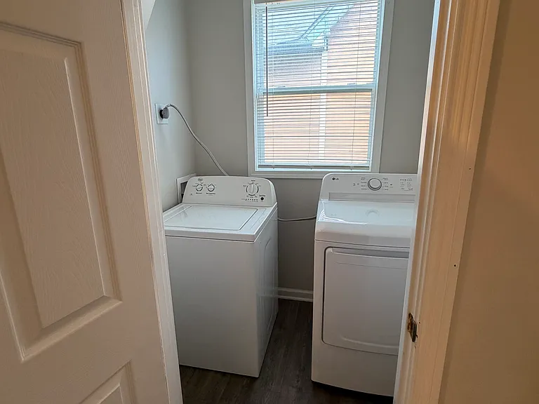 1148 Lexington Ave — Photo 10