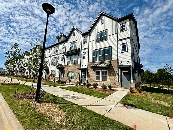 2nd image of 565 Silver Star Blvd