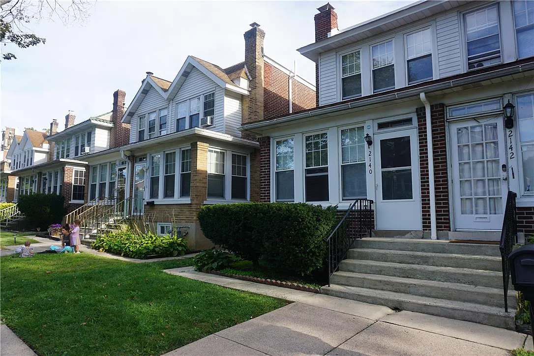 3 bed, 1.0 bath, 1536 sqft, $2,300 — Photo 3