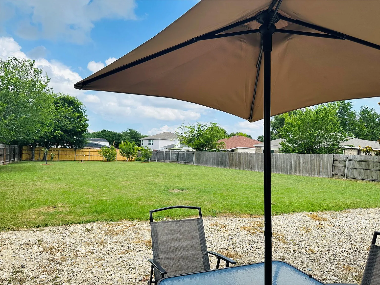 4 bed, 2.5 bath, 2102 sqft, $2,350 — Photo 2