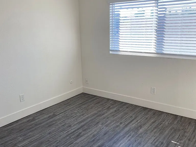 FH - Hilltop Apartments — Photo 35