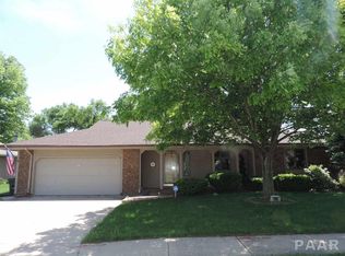 1906 El Camino Dr, Pekin, IL