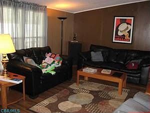 3rd image of 26 Winter Pine Dr