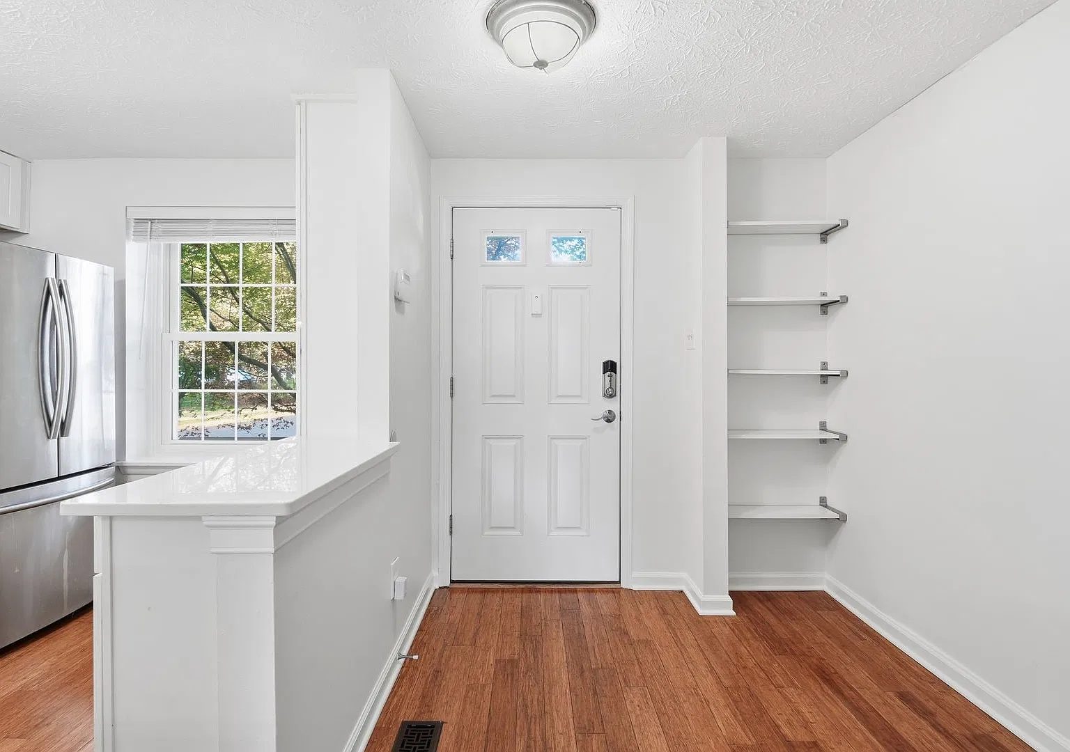 Welcome home to 12147 Purple Sage Court, a charming end-unit townhome tucked away on a quiet cul-... — Photo 3