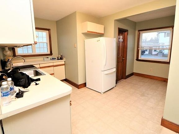4th image of 28 Lynnfield St
