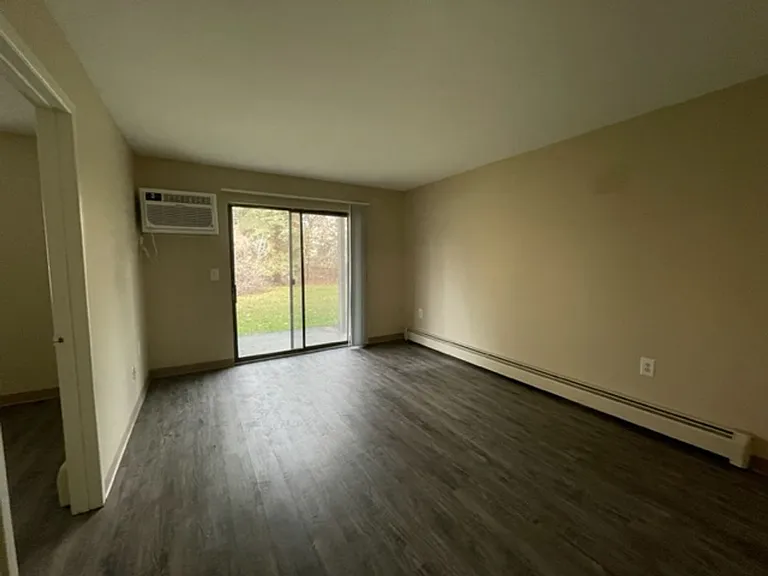 Oak Valley Apartments — Photo 39