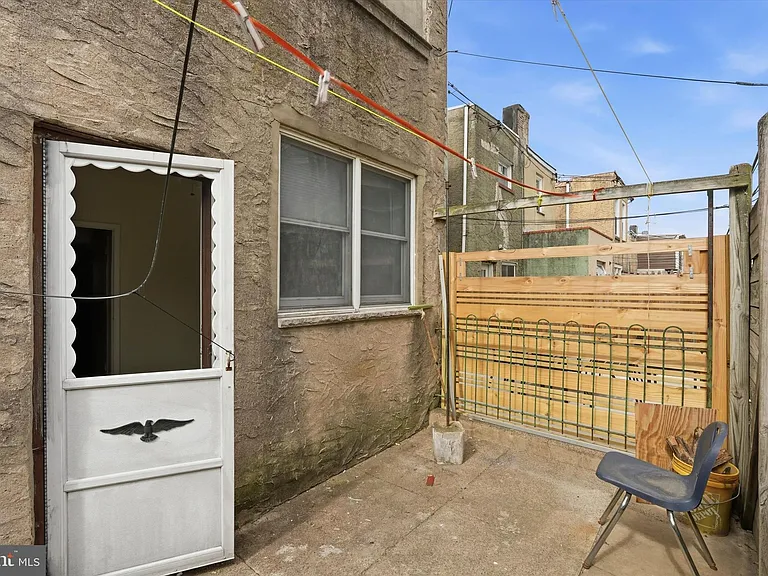 1833 Daly St #2 — Photo 14