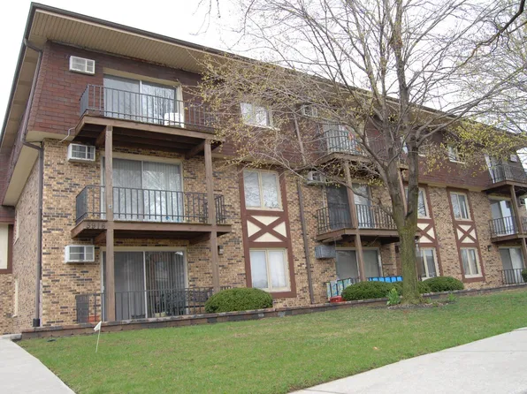 5916 W 87th St APT 2D, Burbank, IL 60459