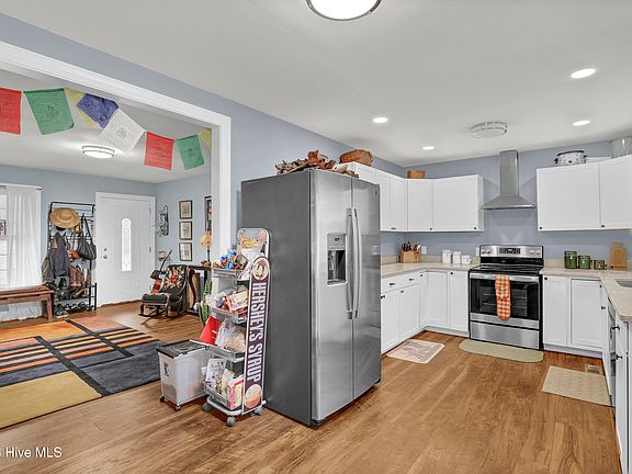 5th image of 1010 New Road