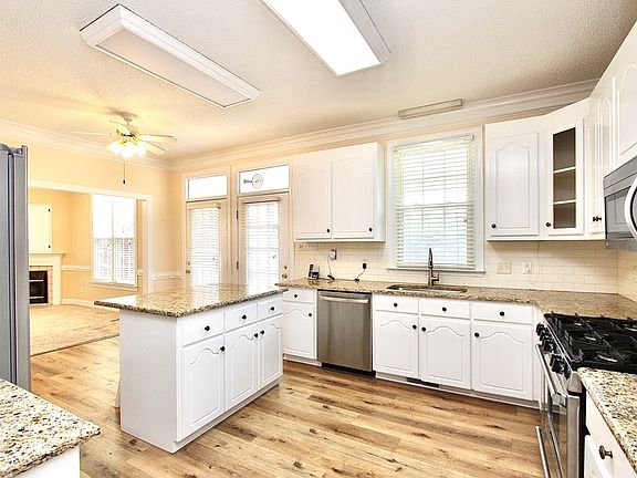 4th image of 507 Plantation Rd