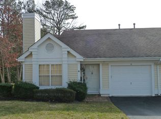 10 Orient Ct, Ridge, NY 11961