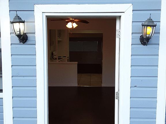 3rd image of 3333 Frances Ave