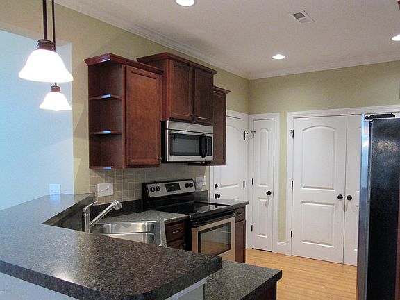 5th image of 3501 Ellsworth Drive #B