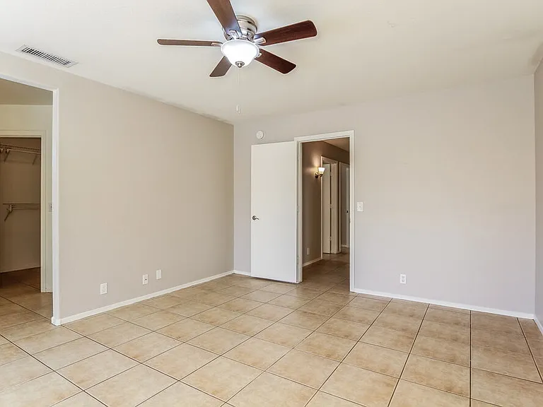 8745 W Tuckey Ln — Photo 9