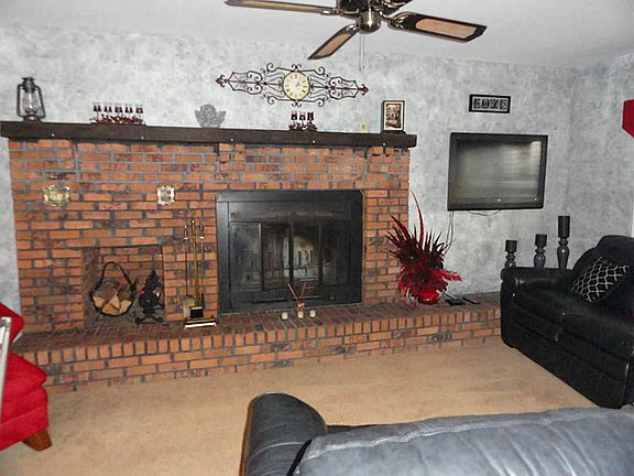 5th image of 810 Missouri St