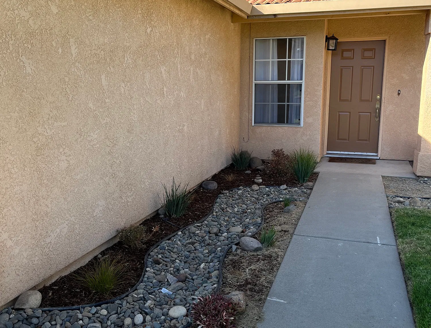 3 bed, 1101 sqft, $2,400 — Photo 3