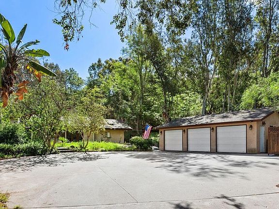 2nd image of 29560 Lilac Rd
