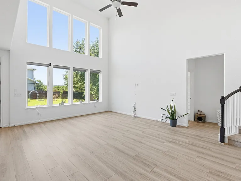 7220 Poulain Dr — Photo 11