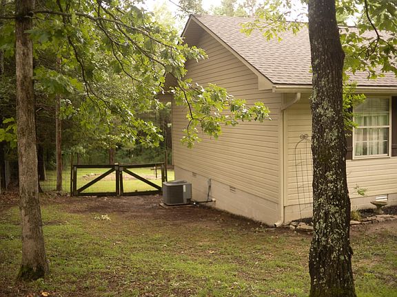 3rd image of 101 Henderson Rd