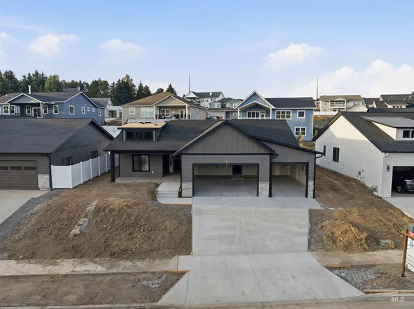 2830 Cyprus Cir, Moscow, ID 83843