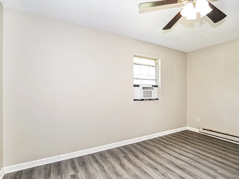 822 Cummins St — Photo 8