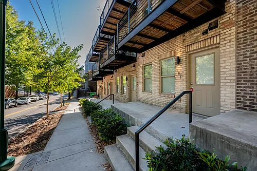 811 Douglas St Photo 1