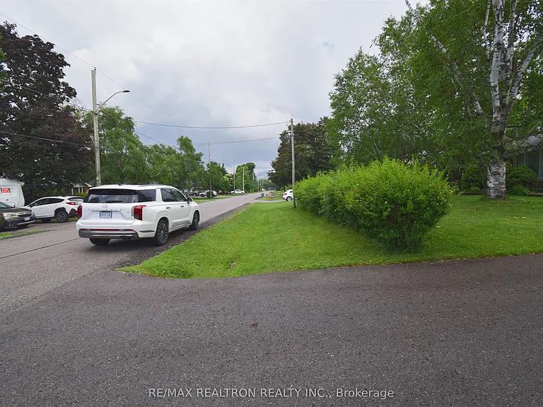 250 Meadow Rd — Photo 24