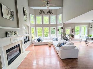 7451 Shady Glen Dr, Flowery Branch, GA 30542