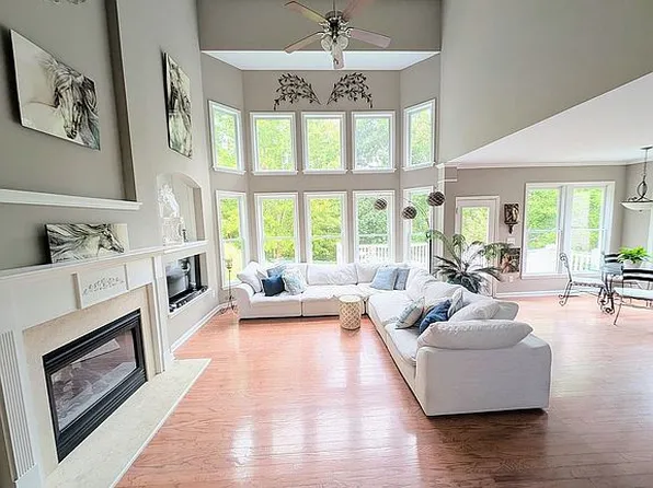 7451 Shady Glen Dr, Flowery Branch, GA 30542