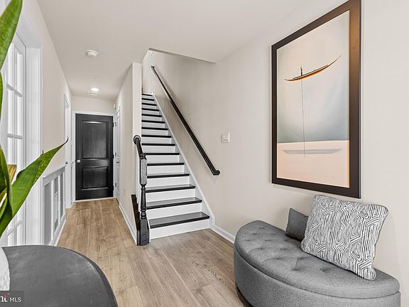 3rd image of 832 Creekway Dr