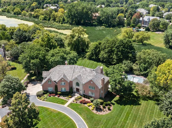 28063 Gray Barn Ln, Lake Barrington, IL 60010