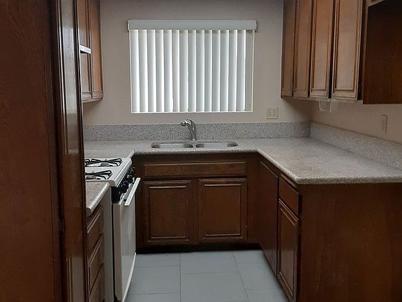 5th image of 2567 Sextant Ave