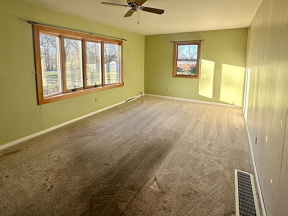 3rd image of 1920 N Pioneer Ln