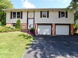 484 Applestone Dr, Ballwin, MO 63021