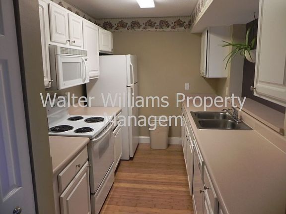 3rd image of 208 16th St Unit K