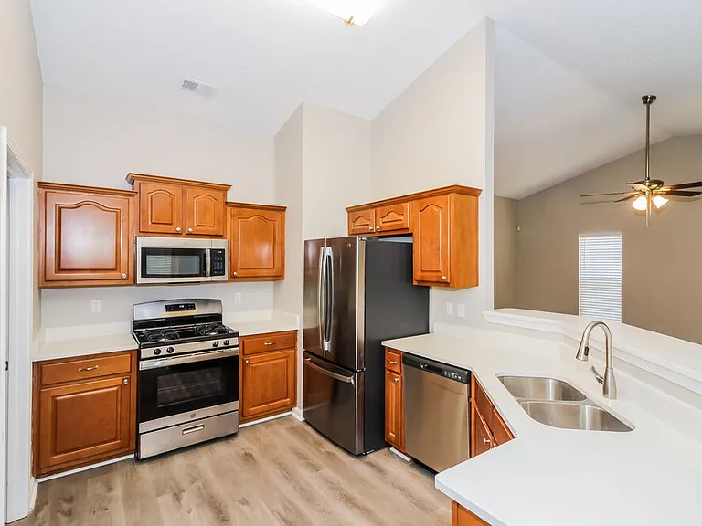 8153 Green Valley Cv — Photo 8