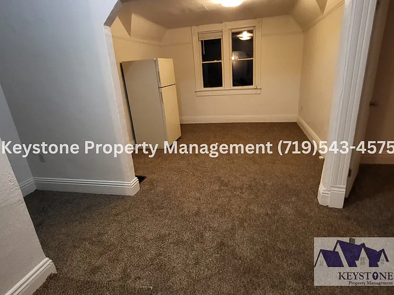 $400 Off Move In Special! Centrally Located 2nd Floor Apartment with 1 Bedroom/1 Bathroom - $800/... — Photo 8