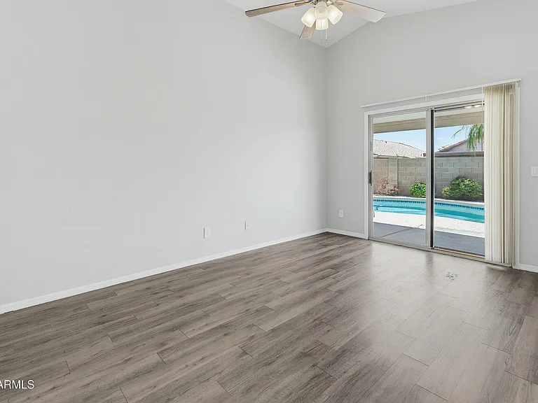 543 W Grovers Ave — Photo 8