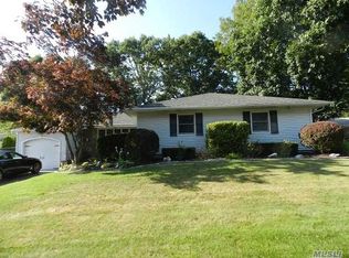 51 Taylor St, Port Jefferson Station, NY