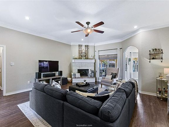 5th image of 2702 Colony Glen Dr