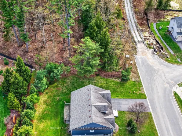 32 Gainsborough Rd, Bracebridge, ON P1L 0A8