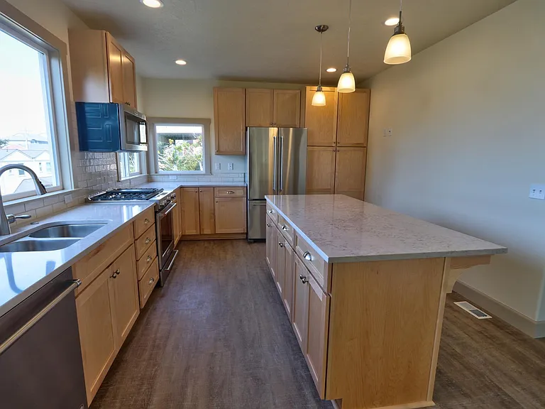 419 NW High St — Photo 11
