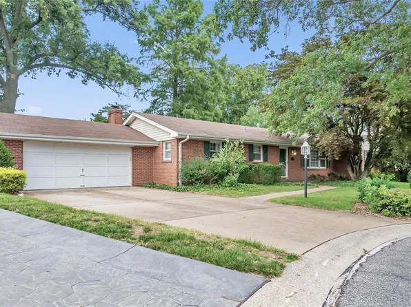 23 Briarwood Ln, Saint Charles, MO 63301