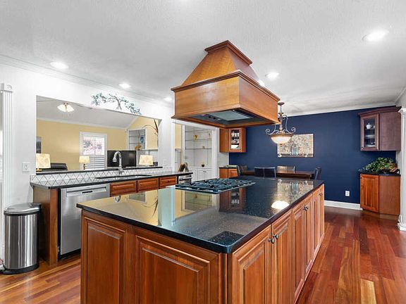 2nd image of 8602 Horseshoe Bend Ln