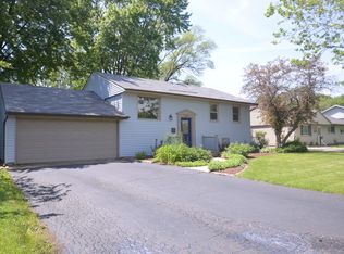2549 75th St, Woodridge, IL 60517